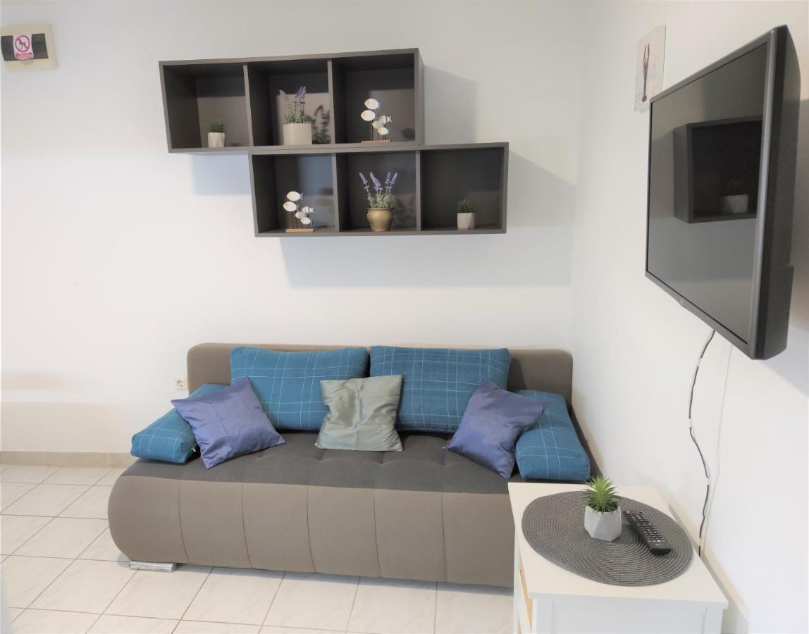Apartments Rak Вис Екстериор снимка