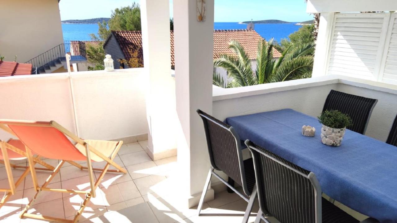 Apartments Rak Вис Екстериор снимка
