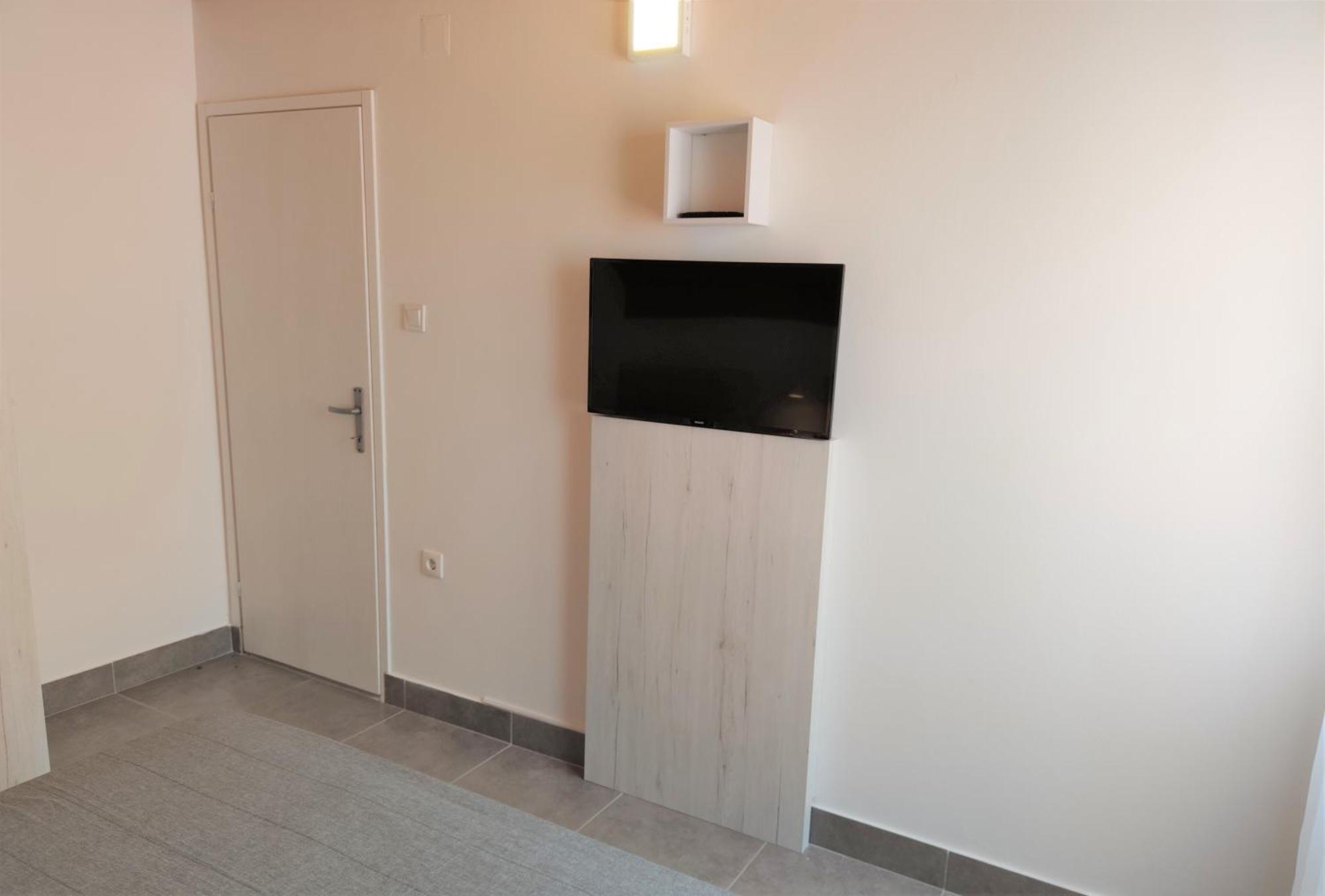 Apartments Rak Вис Стая снимка