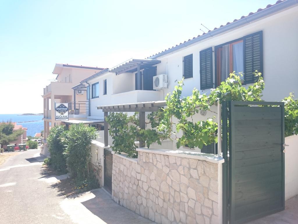 Apartments Rak Вис Екстериор снимка